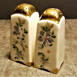 Vintage 1940s Porcelain Handpainted Violets With Gold Top Salt and Peper Shakers
