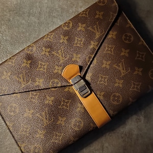 louis vuitton folder bag