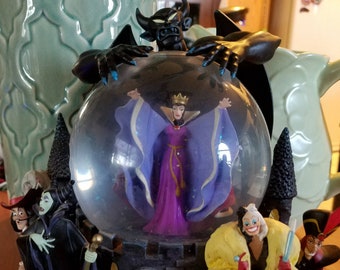 Raro y vintage villano de Disney Snow Globe: sombríos fantasmas sonrientes; Chernabog, Ursula, Maléfica, Reina Malvada, Gancho, Cruella Con Caja Original