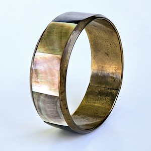 Vintage Mother of Pearl 1970s Bangle Bracelet Inlaid Iridescent Abalone Shell on Brass Bracelet
