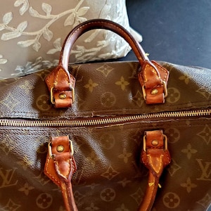 Louis Vuitton Speedy 30 Louis Vuitton 12 Duffel Bag Louis Vuitton Monogram Satchel 12 Classic Louis Vuitton 12 Handbag image 9