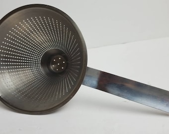 passoire conique en aluminium vintage / tamis