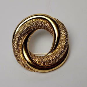 Vintage Mid Century MONET Signed Gold Tone Designer Circle Brooch