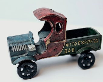Vintage Cast Iron Farm Truck: Auto Express 548 Diecast Toy
