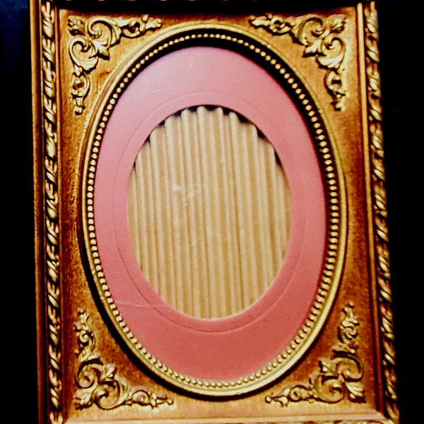 Vintage Victorian Gold Hollywood Regency Ornate Syroco Photo Frame