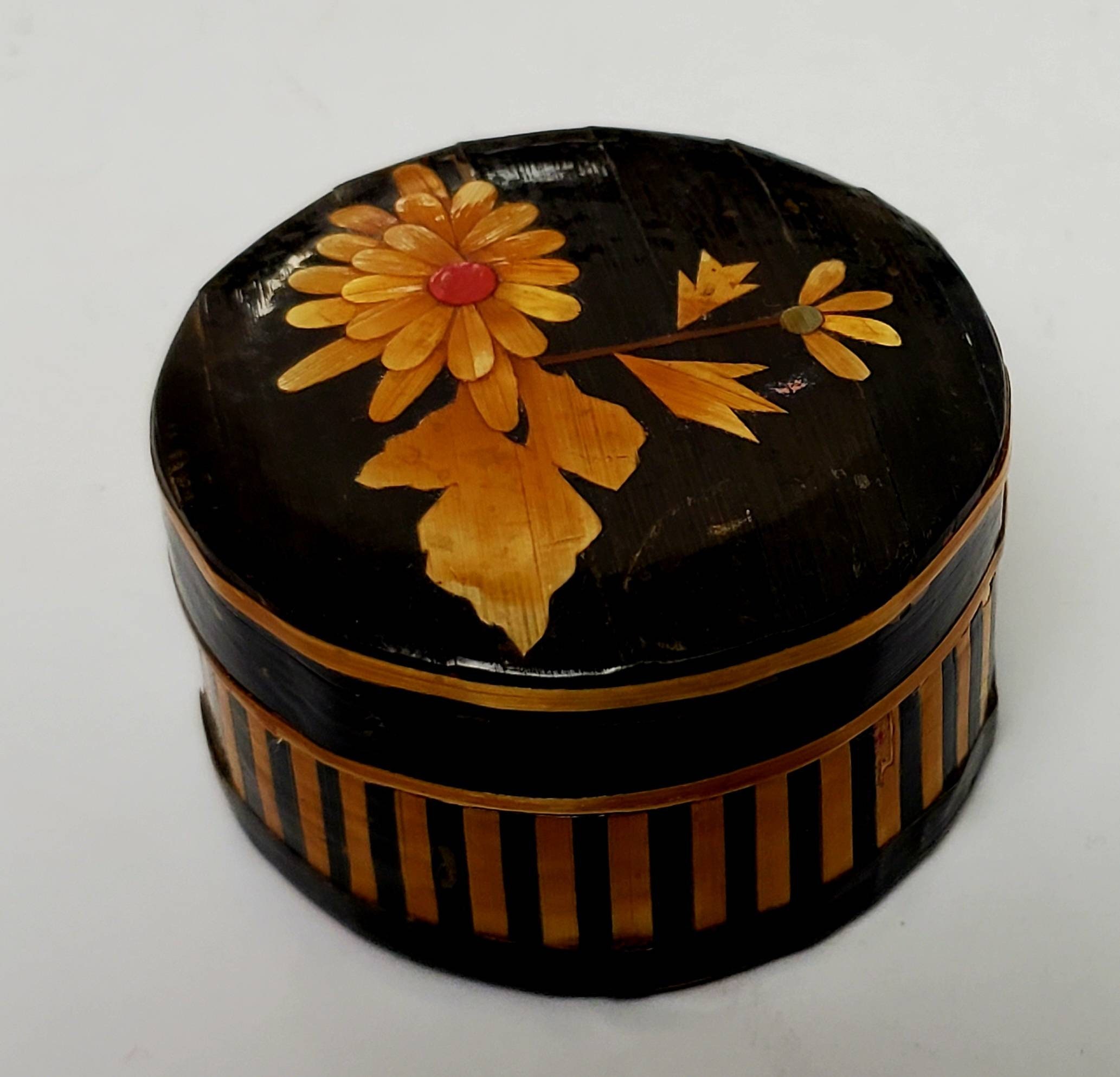 Vintage Lacquered Trinket Box With Inlayed Floral Design