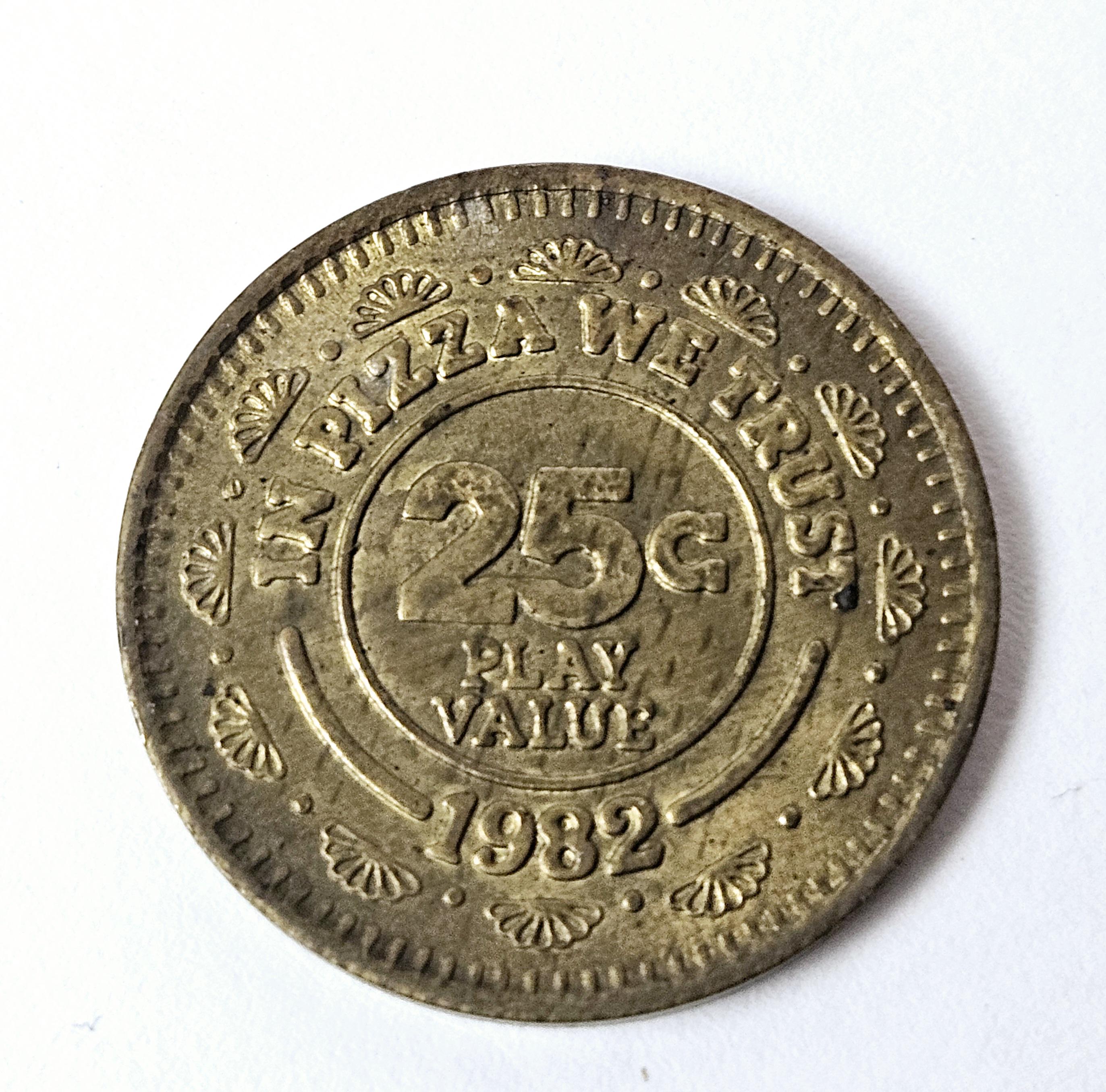 Vintage 1982 Chuck E Cheese Game Token: Pizza Time Theatre