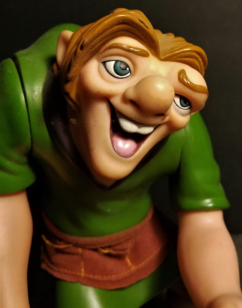 Квазимодо из монстры на каникулах картинки