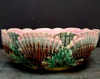 Antique Late 19th Century Griffen, Smith and Hall Etruscan Shell and Seaweed Majolica Bowl