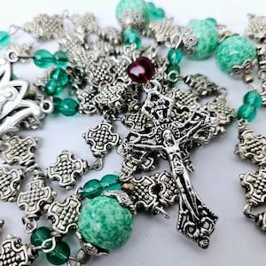 Handgefertigter Rosenkranz: Blessed Mary Rosenkranz / Halskette - Antike silberne Kreuze