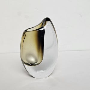 Vaso in vetro artistico Sommerso di metà secolo: Gunnar Nylund Strombergshyttan, a forma di lacrima a forma di dente di squalo, firmato
