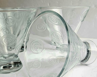 Set mit 6 Hpnotiq Exotic Tapered Swirl Martini-Gläsern, 5 Unzen - Stilvolles geprägtes Barzubehör für Cocktails - Schlanke Cocktailbar