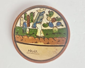 Plato de cerámica mexicana de arte popular vintage - Loza roja de Tlaquepaque pintada a mano - Pequeño adorno de pared - Escena desértica de cactus de nopal