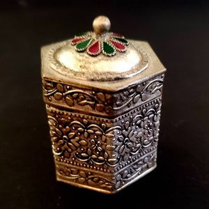 Antique Enameled Silver Floral Embossed Snuff/Trinket Box