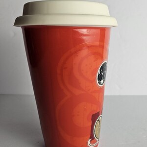 Disney Parks Mickey Mouse Timeless Keramik Reise-Kaffeetasse Becher - Rot 12 Unzen - Original 1938 Mickey Mouse abgenutzte Oberfläche Bild 9