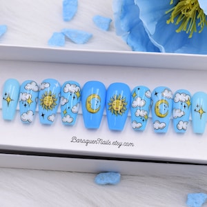 Pegamento de sol y luna en las uñas Boho Festival Vibes Nubes Uñas a presión Gel degradado azul bebé Uñas postizas hechas a mano Personalizables de larga duración