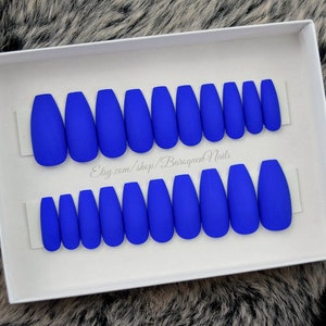 Ongles à presser bleu royal cobalt pour toutes les occasions Manucure en gel finition mate Faux ongles de haute qualité pour un look magnifique Acrylique de couleur bleue