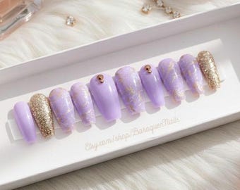 Ongles à presser violet améthyste : marbre or rose, tourbillon lavande, pointes en gel scintillant