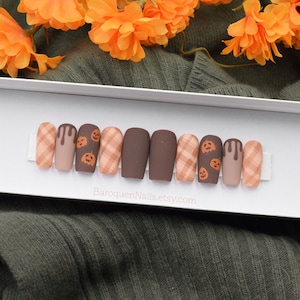 Custom Autumn Press On Nails For Fall Fake Nails Brown Plaid Pumpkin Nail Art Matte Finish Long-Lasting and Chip-Resistant Gel Nails