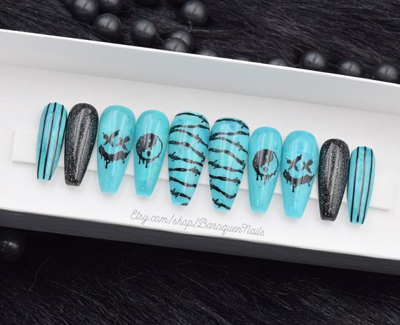 Amazon.com: Press on Toenails Short Fake Nails Glossy False Toenails Summer  Beach Acrylic Toe Nails for Women (black-blue-glitter) : Beauty & Personal  Care