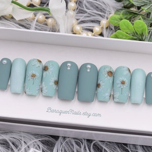 Soft Sage Green Press On Nails White Chamomile Flower Nail Art, Pearls Gradient Gel Design Botanical Daisy Glossy or Matte Fake Nails Mint