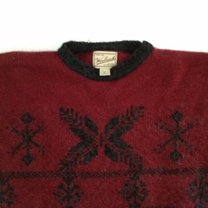 Vintage Woolrich Sweater Scandinavian Inspired Design / Cranberry Red Charcoal Gray Wool / All Wool Snowflake Ski Tribal Pattern / Large