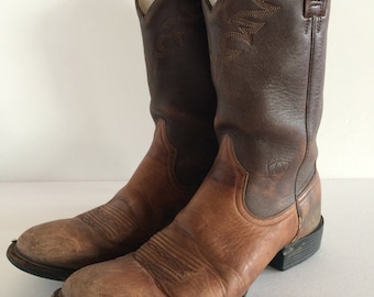 Cowboy Boots Ariat - Handmade in Chestnut & Chocolate Brown- Inlay Design and Stitching - Broken In! - US 9 UK 6.5