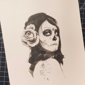 Calavera Dreams - ręcznie robiony nadruk piórem i tuszem, sztuka Dnia Zmarłych - zakup z celem