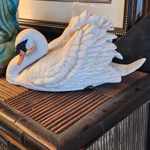 Music box swan image 2
