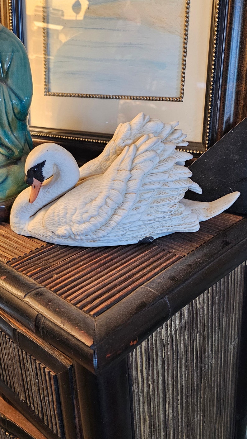 Music box swan image 2