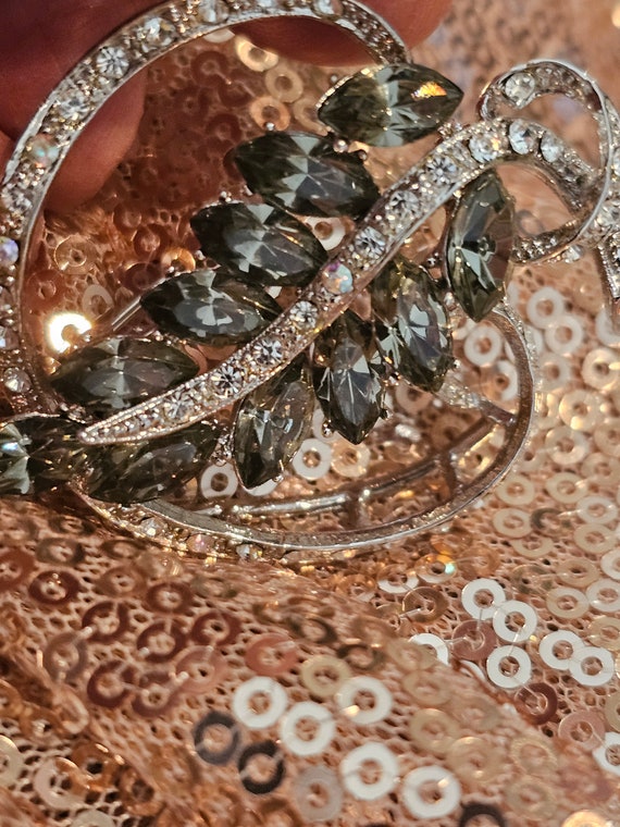 Vintage brooch jewelry costume jewelry brooch pin 