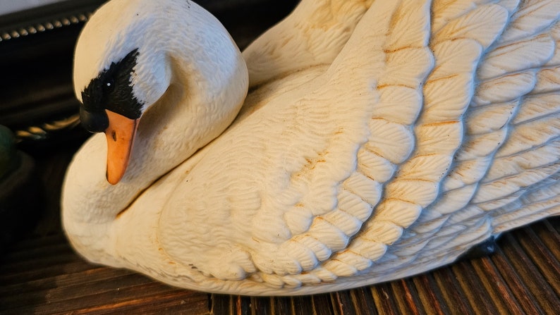 Music box swan image 4