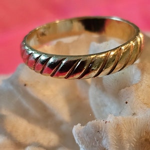 vintage fine jewelry ring Wedding ring pre owned vintage fine jewelry yellow  gold