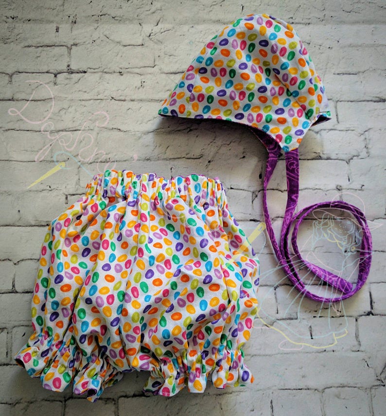 0-3m Reversible Jellybean Bonnet and Bubble Short set