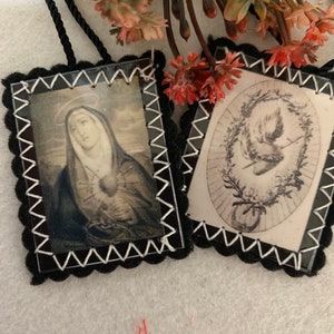 VIRGIN OF SORROWS. Scapulars. 4cm x 3cm.