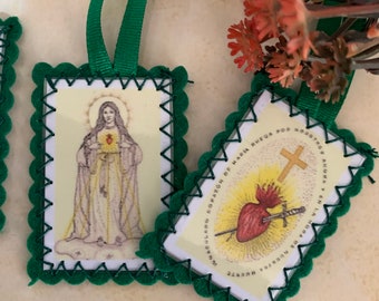 GREEN SCAPULARY. Immaculate Heart of Mary. Measures 4.5 cm x 4 cm.
