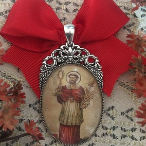 SAN RAMON UNNATO. Medallion, Brooch