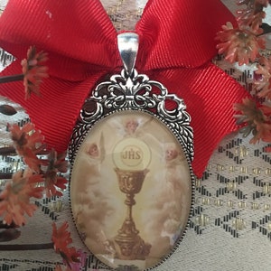 THE HOLY SACRAMENT. Medallion, Brooch