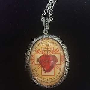 STOP the Heart of Jesus is with me. Reliquary.