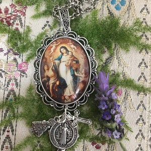 Virgen de La Luz. Colgantes, Llaveros y Broches.