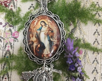 Virgin of La Luz. Pendants, Keychains and Brooches.