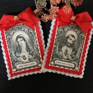 SACRED HEARTS of Jesus and Mary. Scapulars.