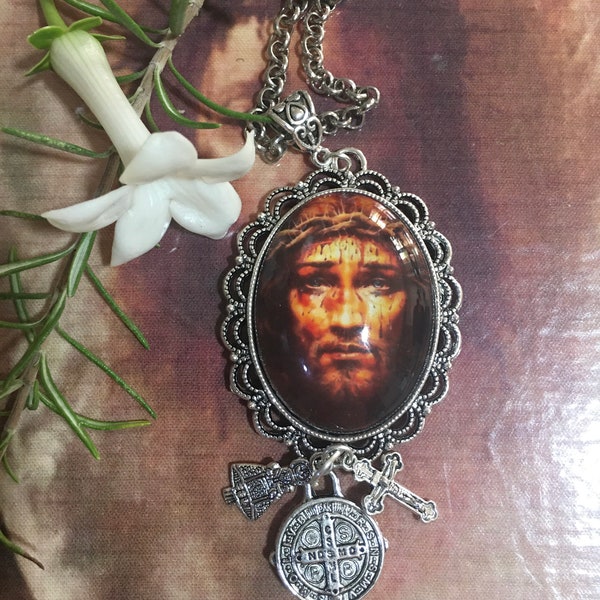 SANG PRÉCIEUX de Notre Seigneur. Pendentifs.