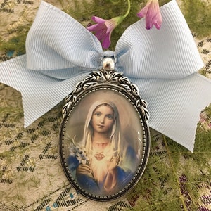 Medallion brooch Immaculate Heart of Mary.