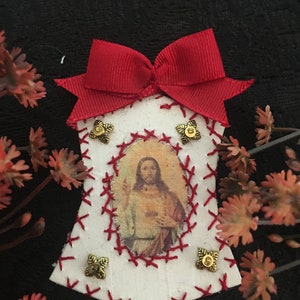 Sacred Heart of Jesus. Scapular, Stop.