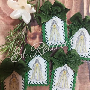 Green Scapular. Measures 4.5cm x 4cm.