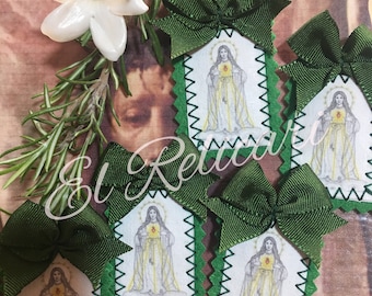 Green Scapular. Measures 4.5cm x 4cm.