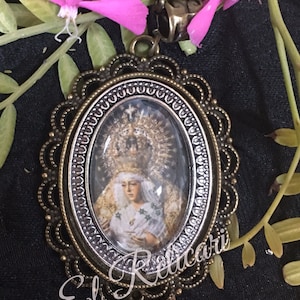 Nuestra Señora de la Esperanza Macarena ( Sevilla ).