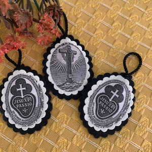 PASSIONIST SCAPULAR. Scapular.