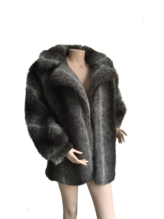 Fluffy Short Grey 1970s Vintage Fake Fur Coat